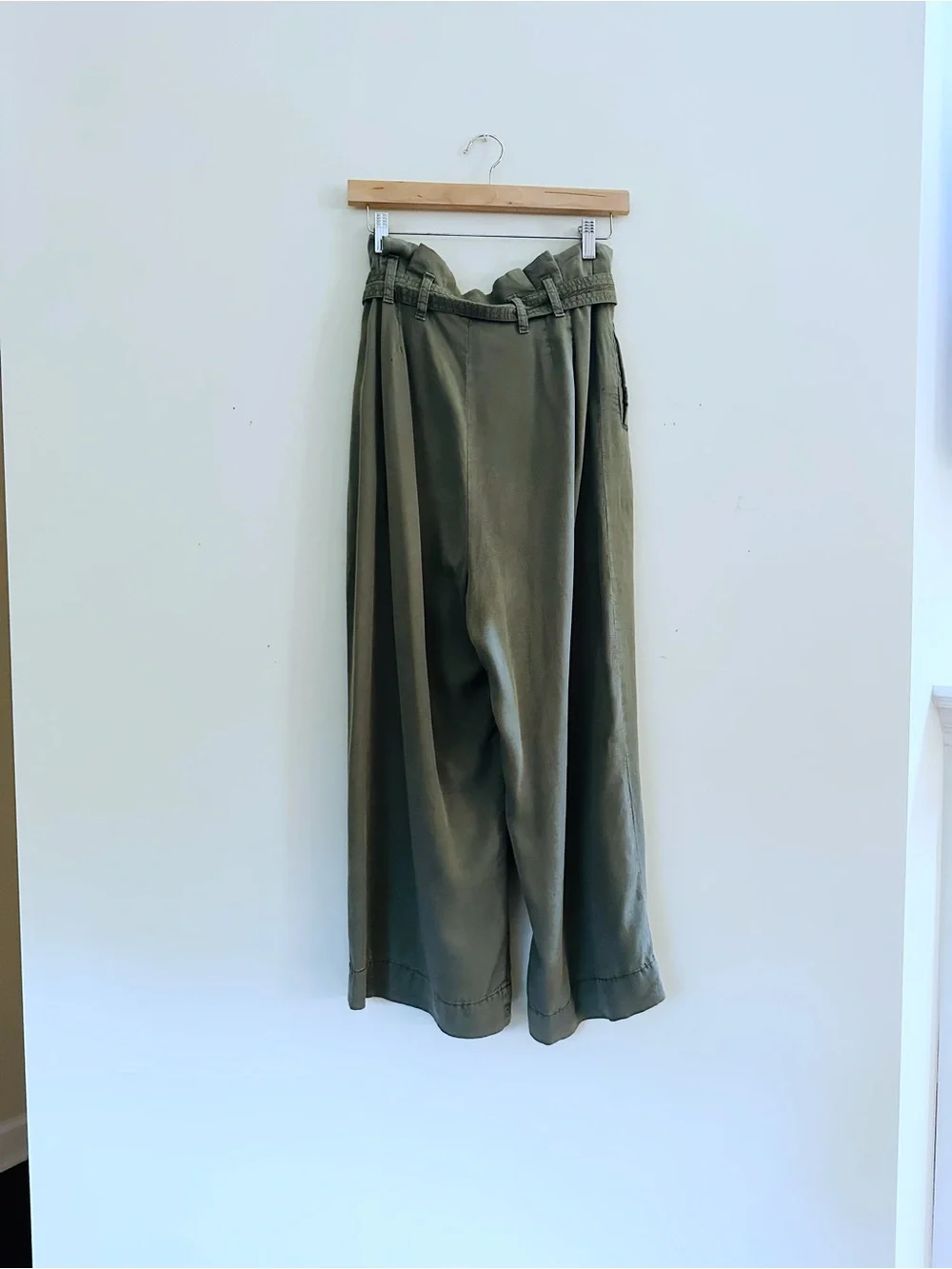 Brand new Anthropologie Olive Green Paperbag Wide-Leg Pants with Tie